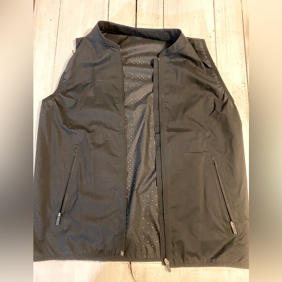 Lululemon running vest NWOT - Picture 1 of 3